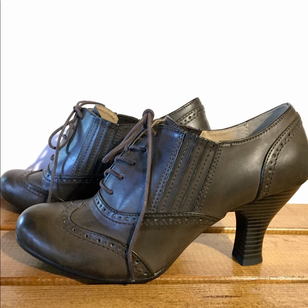 Bass Oxford heels